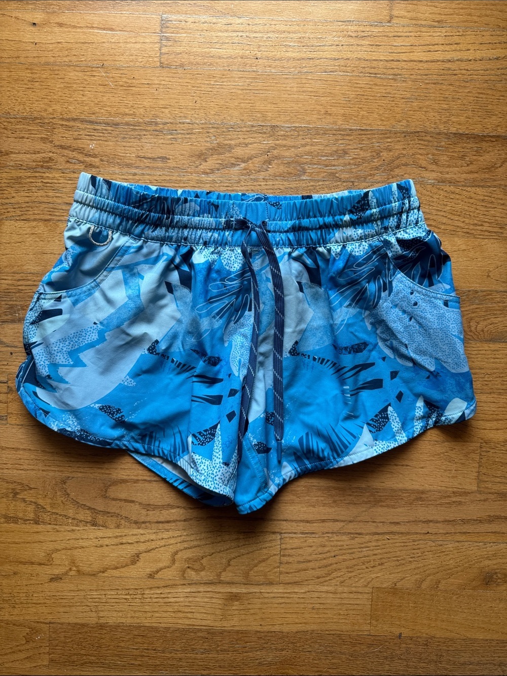 Bass Pro Shops Blue Tropical Athletic Shorts size Small